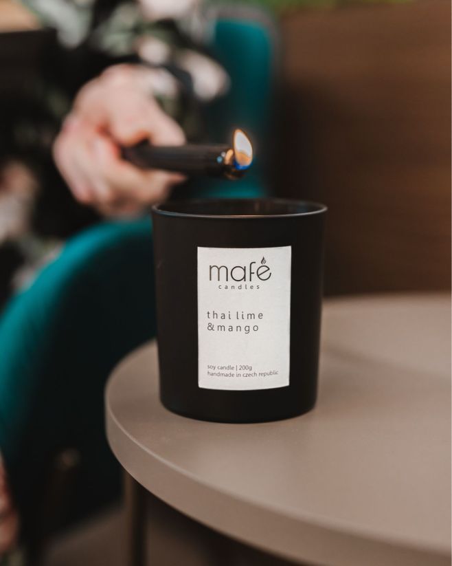 Občas stačí jen ticho, světlo plamene svíčky a chvíle pro sebe. Každá svíčka Mafe candles vzniká s myšlenkou na klidné...